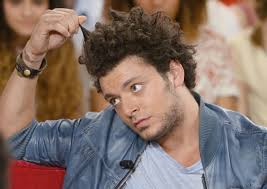 Kev Adams, sa carrière l'éloigne de son petit frère : ''J'en ai pleuré''