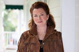 Siobhan fallon hogan is an american actress and comedian. Siobhan Fallon Hogan Does A Genre Hop Community Magazine