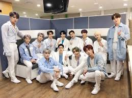 Rencananya, pertunjukan mereka itu dimulai. Lirik Lagu Snap Shoot Seventeen Kumparan Com