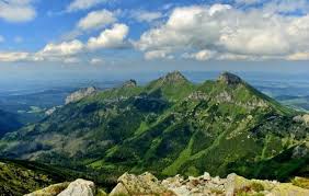 Na jihu hraničí s podtatranskou kotlinou. Slovensko Tatry Live Magazin