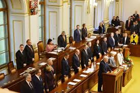 Má 200 poslanců volených na 4 roky podle poměrného systému s 5% klauzulí. Poslanecka Snemovna Projednava Statni Rozpocet Na Rok 2017