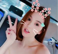 Mặc đồ gợi cảm, Ngọc Trinh tung clip khoe vai trần mướt mịn