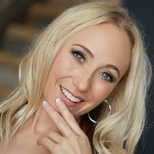 Denise Lee Yohn (@deniseleeyohn)