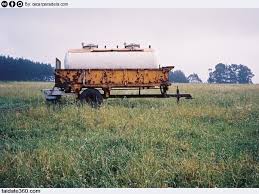 Fare un diserbante naturale in casa e autonomamente infatti, comporta un notevole risparmio di tempo e di costo e permette di avere un prodotto assolutamente naturale ed ecologico.il vantaggio è evidente e fondamentale: Diserbante