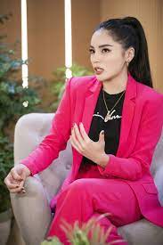 Cô người mẫu theo đuổi phong cách sang trọng, và sexy. Mai PhÆ°Æ¡ng Thuy Trá»Ÿ Nen Ná»•i Tiáº¿ng Khiáº¿n Toi Tháº¥y Bi Bach Bao NgÆ°á»i Lao Ä'á»™ng
