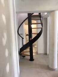 L'escalier colimaçon sur mesure se révèle par ses courbes élégantes et son design moderne. Fabricant D Escaliers Sur Mesure A Gignac La Nerthe Ferronnerie Globe