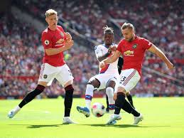 Luke shaw shrugs off injury fears and says england will 'give their lives' for euro 2020 glory. Luke Shaw Hobbles Off With Hamstring Injury In First Half Of Man Utd S Clash With Crystal Palace 90min