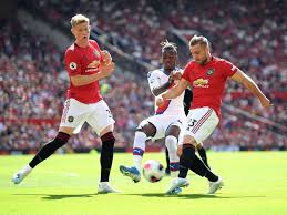 Shaw injury compounds miserable night for van gaal. Luke Shaw Hobbles Off With Hamstring Injury In First Half Of Man Utd S Clash With Crystal Palace 90min