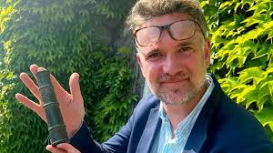 Bargain Hunt's Charles Hanson threatened to 'burn wife with embers,' she  tells jury