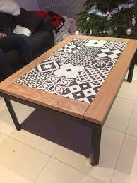 Plateau relevable table basse relevable. Creation Diy Table Basse Structure Metal Faience Effet Carreaux De Ciment Et Contour Bois Massif En Chene Table Basse Exterieur Table Basse Bricolage Table