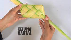 Cara membuat ketupat nasi sederhana. Cara Membuat Ketupat Bantal Dapur Cintaku Youtube