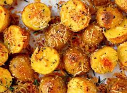 Recette Pommes De Terre Au Parmesan Fines Herbes Et Ail Roti Parmesan Potatoes Potatoes Food