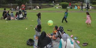 Lebih dari itu, ia adalah tempat wisata yang sempurna untuk berlibur dan kebun raya bogor, 7 spot wajib yang harus kamu kunjungi di sana. Kebun Raya Bogor Buka Pekan Depan Fase Pertama Untuk Pengunjung Beli Tiket Online Merdeka Com