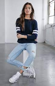 Pin By Luz Rincon On Style Light Jeans Outfit White Converse Outfits Light Blue Jeans Outfit