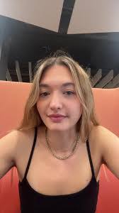 Lindsay Hedges's Instagram, Twitter & Facebook