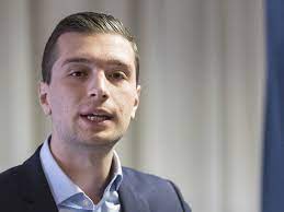 Nous sommes début 2019 quand le front national (ou rassemblement national), en crise et en recherche d'une dédiabolisation électorale. Jordan Bardella Junger Spitzenkandidat Mit Alten Parolen Im Eu Wahlkampf Gegen Macron Sn At