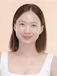 Hello! I'm looking for an East-Asian actor similar to this character in the  photo for an art project