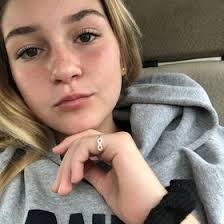 Miriam Dill's Instagram, Twitter & Facebook