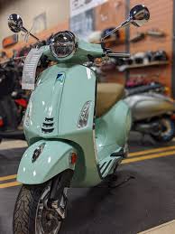 Cute As A Button Vespa Mobil Klasik Kendaraan Vespa