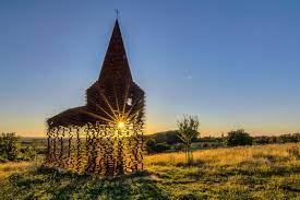 Het gebouw staat nu een maand te koop en volgens burgemeester eric awouters zijn er al meerder. Kerk Bij Borgloon Belgie Kerken Eropuit