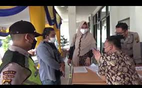 Informasi seputar lowongan kerja untuk daerah palembang dan sekitarnya. Dilarang Mudik Perempuan Ini Nangis Di Stasiun Kertapati Palembang Bagian 1