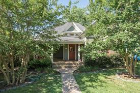 Hip Highland Park 1 Block Coffee 1 Mile Southside Houses For Rent In Chattanooga Highland Park Park Homes Renting A House