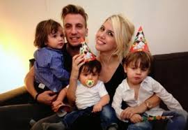 Es muy machista , agregó. La Furia De Maxi Lopez Con Wanda Nara Tras Enterarse Que Dos De Sus Hijos Tienen Coronavirus Voxpopuli Tu Voz Es Noticia