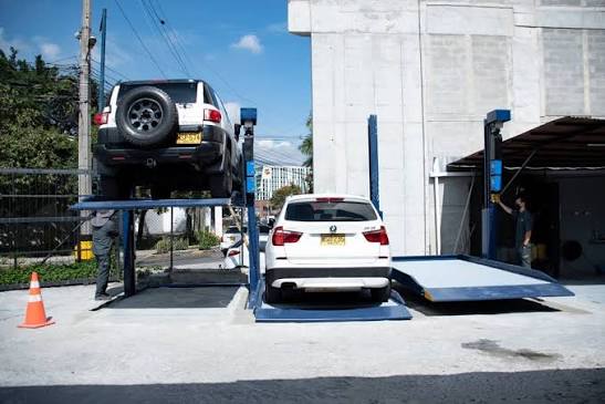 Poco espacio? Los duplicadores de parqueo aprovechan mejor los metros cuadrados de su taller, vitrina o parqueadero. En Ecoparking tenemos nuevos modelos, además ofrecemos instalación, actualización y mantenimiento de elevadores, duplicadores y