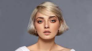 With plenty of short cuts to choose from each of these popular short haircuts for women with round faces has at least one feature that makes your face shape appear narrower. 18 Best Short Hairstyles For Round Faces L Oreal Paris