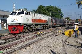 Selanjutnya akan muncul kereta yang akan berangkat dari kota/stasiun asal menuju stasiun setelah anda memilih kereta yang anda ingin naiki menuju kota tujuan anda. Mulai 1 September Reservasi Ka Lokal Hanya Dapat Dipesan Online Halaman All Kompas Com