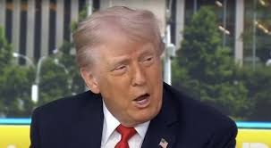 Trump dag 301: Trump wil dat Republikeinen voor openbaarmaking  Epstein-files stemmen, VS verkoopt 60 gevechtsvliegtuigen aan  Saudie-Arabië, ICE wil man die al meer dan 70 jaar in VS is deporteren,  Maduro zingt '