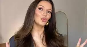 Laura Krawczyk's Instagram, Twitter & Facebook