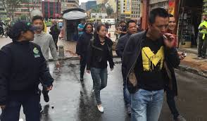 Последние твиты от migración colombia (@migracioncol). Migrantes Chinos Bogota Migracion Colombia Y Policia Detienen Chinos En El Centro De Bogota Bogota Caracol Radio