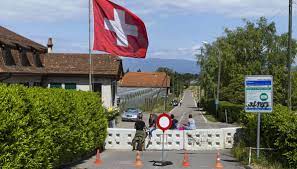Ich habe die datenroaming extra vor der grenze schweiz deaktiviert und erst nach einbuchen der franz. Coronavirus Update Coronavirus 15 Neu Infizierte In Der Schweiz Ende Des Notrechts Am 19 Juni Versammlungen Bis 300 Personen Grenzen Gehen Auf Bag Koch Im Ruhestand Cash