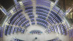 Mittlerweile sind über 700 abgeordnete im deutschen bundestag. Unser Wahlsystem Prozente Sitze Hurden Br24 Br De