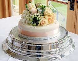 Jan 20, 2021 · small wedding cakes are not a new concept. Single Tier Wedding Cake With Fresh Flowers On Top Jpg Hi Res 720p Hd