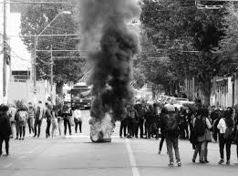 Material audiovisual de brigada laura rodig y coordinadora feminista… Valparaiso Con Barricadas Conmemoran Dia Del Joven Combatiente Primera Linea