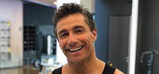 Come on we share some latest information about fernando solabarrieta about his biography, net worth, career, income, and expenses. Fernando Solabarrieta Se Corto El Pelo El Solo Y No Quedo Como Esperaba