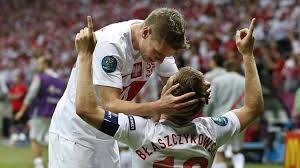 From humble family, she had to lend a hand to hers and he could eat. Five Footballers History