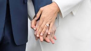 Meghan markle and prince harry announced their engagement on november 27, 2017 in the sunken garden of kensington palace. All The Details Of Meghan Markle S Engagement Ring From Prince Harry Abc News