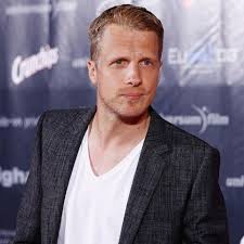 Wenn es um ihre vergangenheit geht, kann sie ihre emotionen jedoch nicht zurückhalten. News Video Amira Pocher Zeigt Ihren Hubschen Bruder Gala De