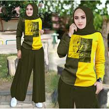 Style celana kulot sendiri ada yang modelnya panjang dipadukan hijab dan ada juga yang pendek pendek tinggal sesuaikan dengan keinginan serta beraneka motif seperti motif batik modern misalnya. Harga Setelan Kulot Terbaik Juni 2021 Shopee Indonesia