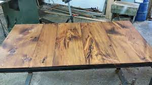 table fait de vieilles planches de pin dining room table rustic dining table dining table