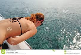 Resultado de imagen para muchas gentes vomitando dentro de un barco