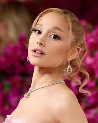 Ariana Grande looking beautiful