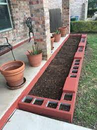 Una idea especialmente adecuada para jardines de exterior por su solidez y durabilidad a la intemperie. 550 Ideas De Como Hacer Una Jardinera De Ladrillos Jardines Ideas De Jardineria Jardineria