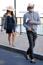 I due divi, infatti, sono amici da molti anni e non erano insolite le frequentazioni familiari. Leonardo Dicaprio Throws Yacht Party For Girlfriend Camila Morrone S 23rd Birthday Leonardo Dicaprio Girlfriend Leonardo Dicaprio Camila Morrone And Leonardo Dicaprio