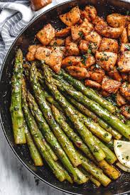 Garlic Butter Chicken Bites And Lemon Asparagus Chicken Recipe Eatwell101 So Much Flavor And So Eas Chicken Bites Recipes Asparagus Recipe Chicken Bites