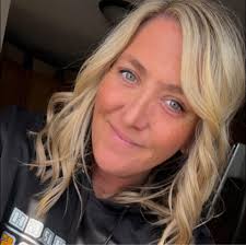 You can make garden mushrooms using terra cotta pots!! ADORABLE!