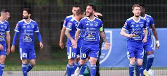 Villefranche beaujolais répond dans la foulée en passant sur la gauche, le centre arrive sur blanc qui place une belle reprise croisée au milieu de la surface mais kilama. Ka9sfdrkztwujm